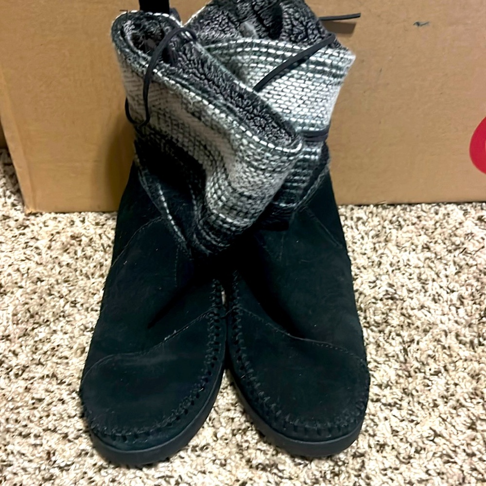 Toms Black and Gray Winter Boots